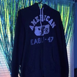 A very comfortable hoodie, xl size, unisex jacket, from American eagle.